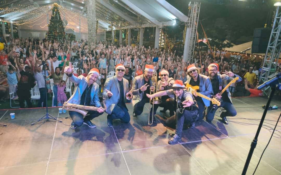 Natal Encantado de Toledo: Grupo Big Time Orchestra encanta público com música e performance