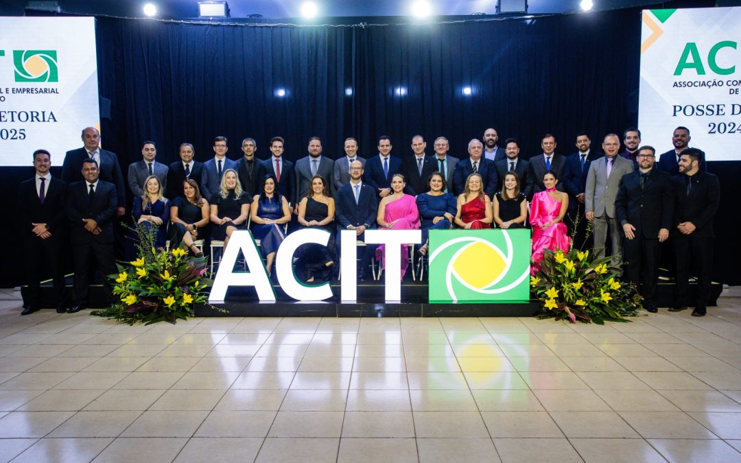 Em posse festiva, Cristiano Dall’Oglio da Rocha assume a presidência da ACIT